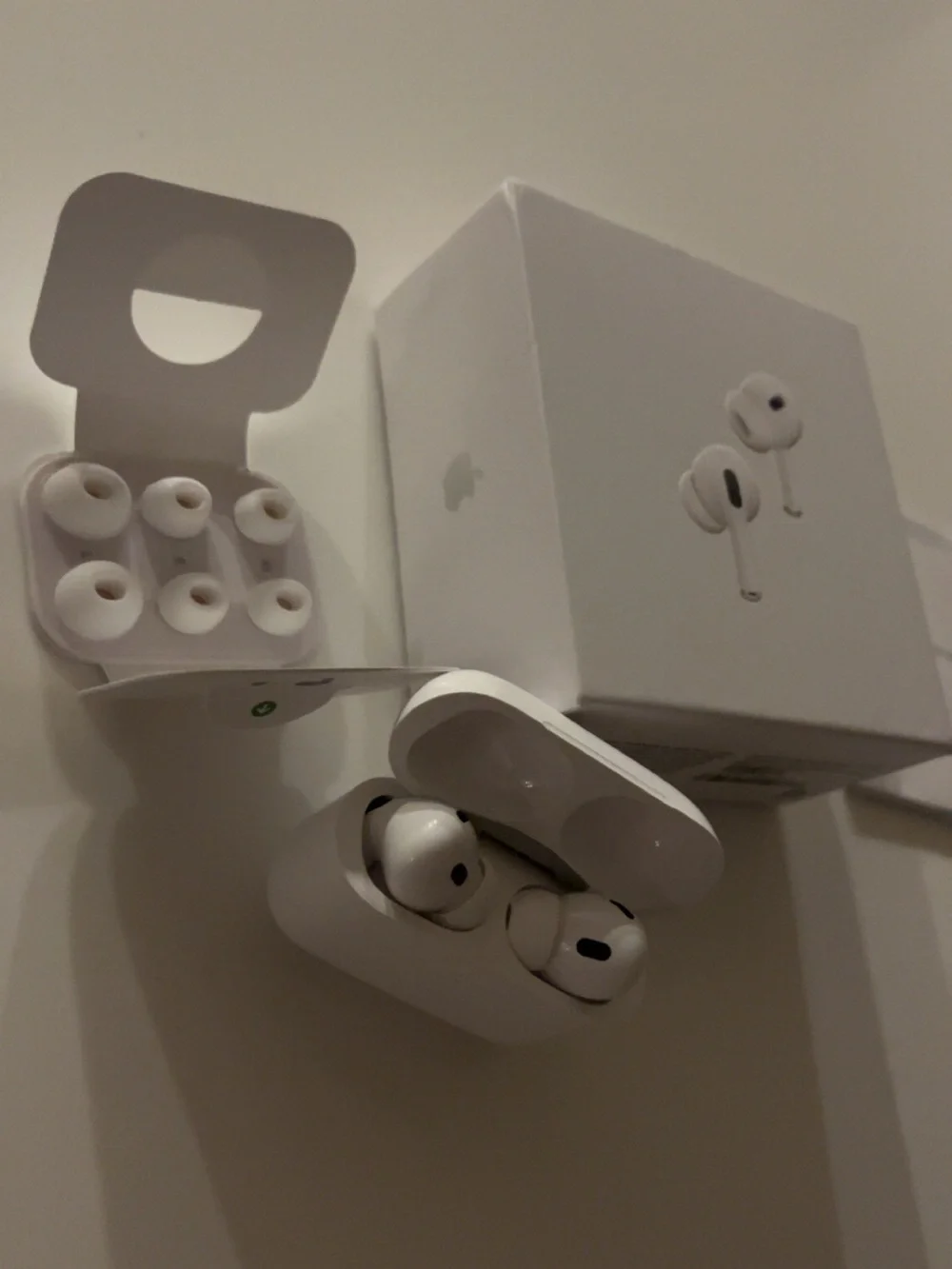 Apple White AirPods Pro (2nd Generation) with MagSafe Charging Case